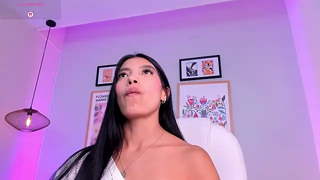 Tiffany_Low webcam