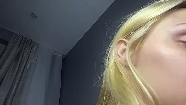 EvelynStars live cam on StripChat