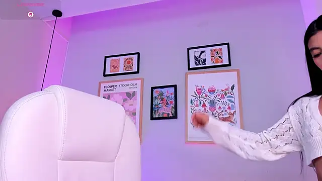 Tiffany_Low webcam