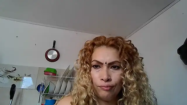 Layla-Astrum webcam