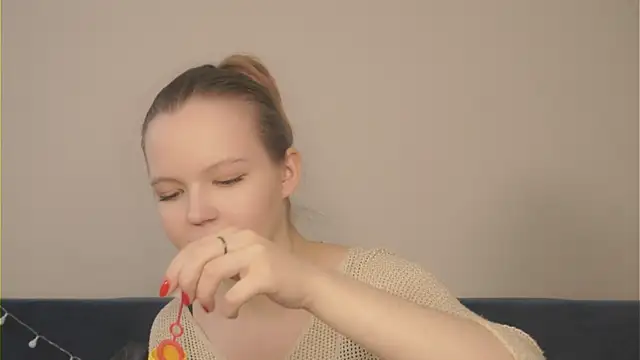 NaomiFess webcam