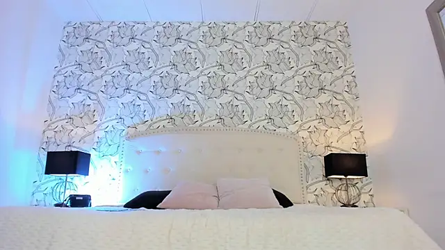 Venusandrea29 live cam on StripChat
