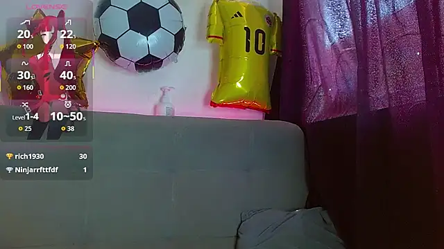 JuliethaFox webcam