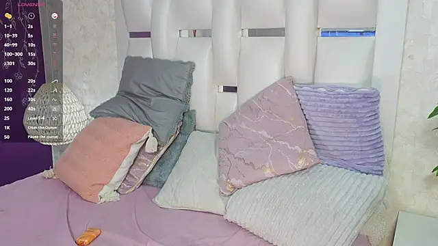 moon_ivy_ webcam