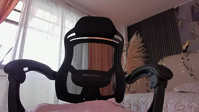 CarolineFyre webcam