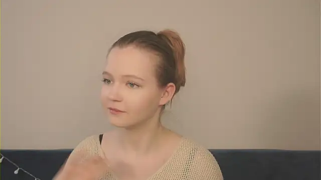NaomiFess webcam