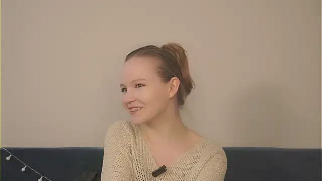 NaomiFess webcam