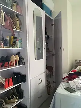 PrettyNina77 webcam