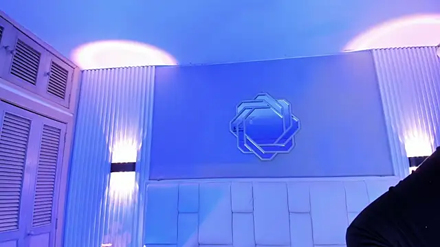 NanaOsaky webcam