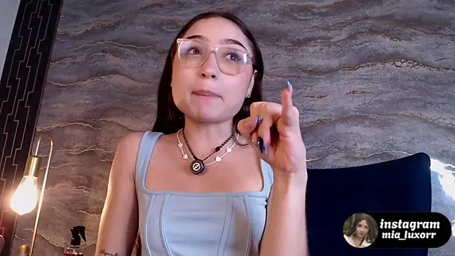 Mia_Luxor webcam