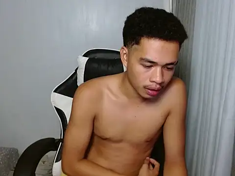 curlyasian_njxx webcam
