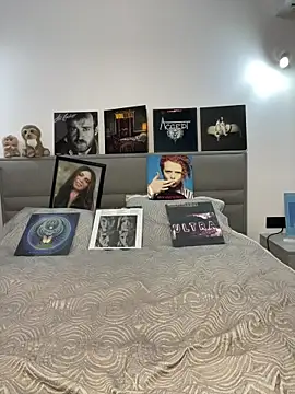 CurlyLara live sex cam