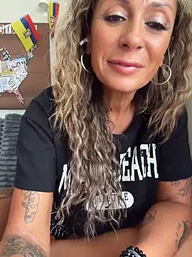 Bossyroxy84