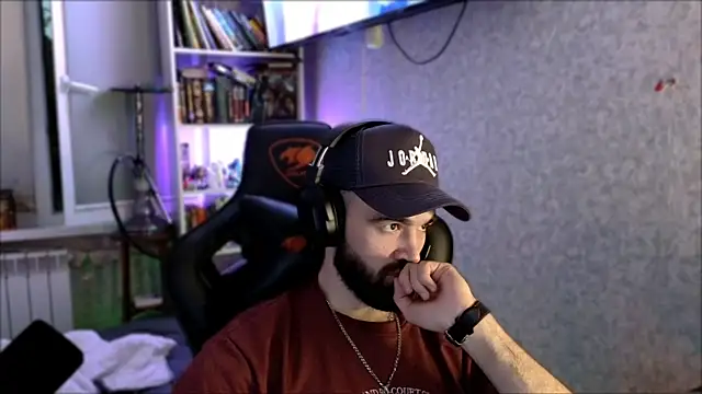 _Serious_Man webcam