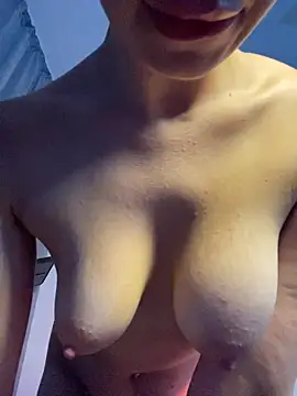 CurlyLara live sex cam