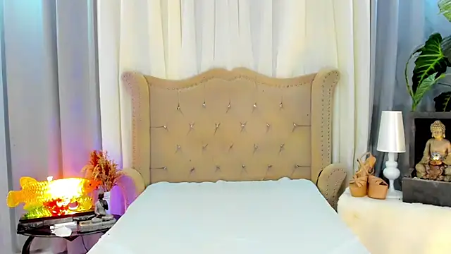 MochaliciousTransOnTop webcam