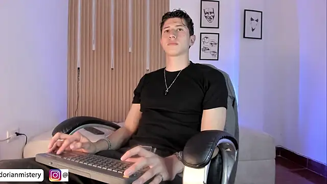 Dorianmistery2322_ webcam