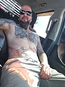 beardedtattood (Ask my age) - Cum/Control my toy for 5 mins