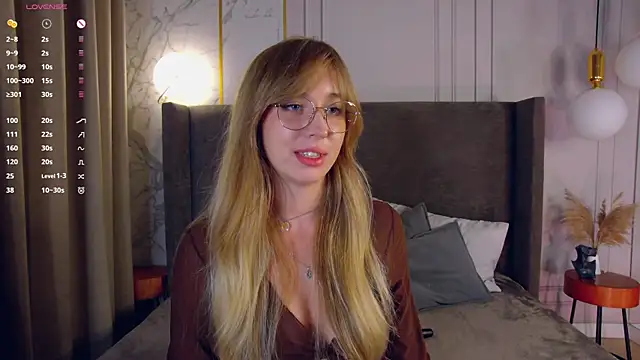 LoraineLuff Live Web Cam Show