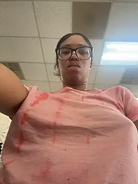 YeahhhitsBreezy Live Web Cam Show