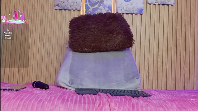Moonceleste live cam on StripChat