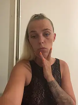 BrumeLove live cam on StripChat