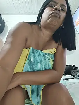 Zeyllyjhonson live cam on StripChat