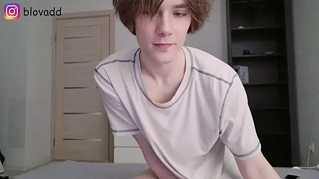 callmenineoneseven webcam