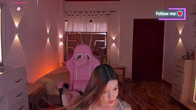 MiaLatina_ webcam