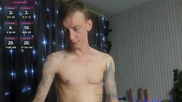 James2Inked live cam on StripChat