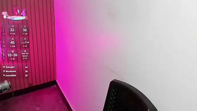 klhoe_boobs webcam