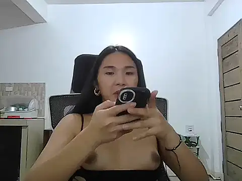 XxSensationSelena18 webcam