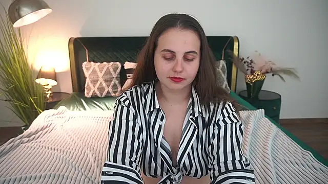 MikaFoxy webcam