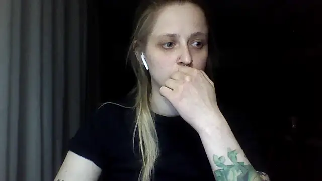 LeaWetGirl webcam