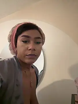 YariRose webcam