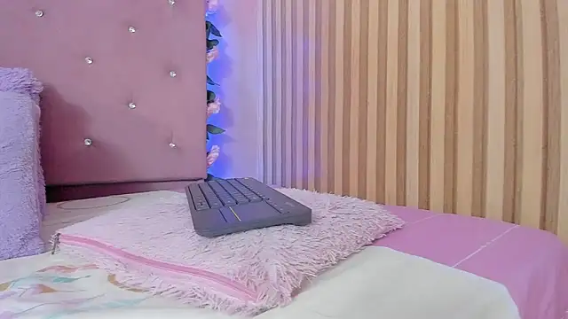 lovely__kiss__ webcam