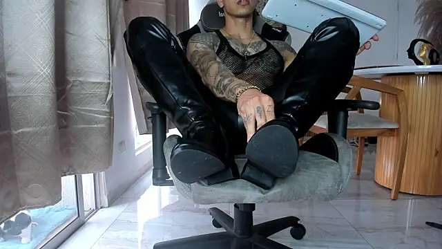 Aron_Dark webcam