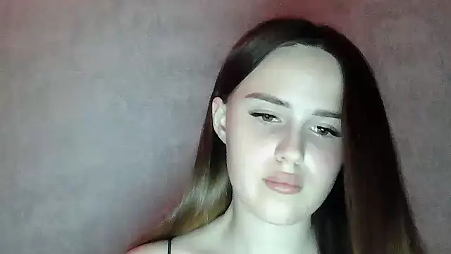 SweetLoraa webcam