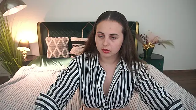 MikaFoxy webcam