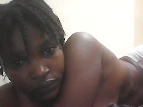 Pettite_ainah webcam