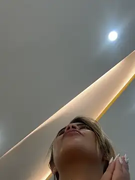 Emilia_Bakerr Live Web Cam Show