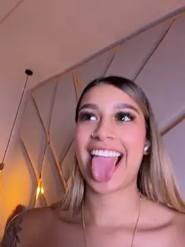 Sophie-velvet webcam