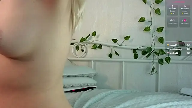 YourScarlettStorm webcam