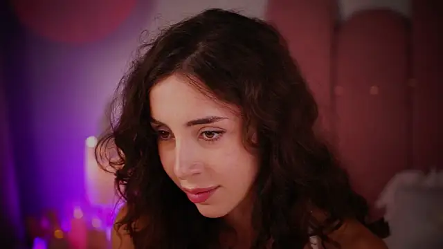 ElsaYoung webcam