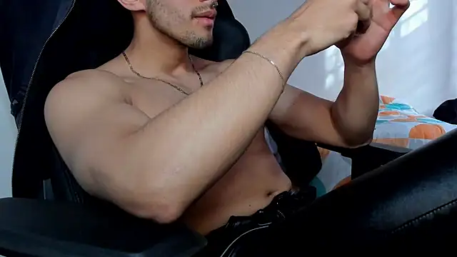 Tommy_Bred live cam on StripChat