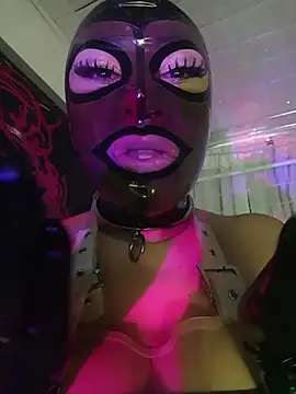 LatexDevil_Blondie webcam