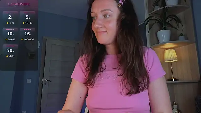 GoldenCrystall live cam on StripChat