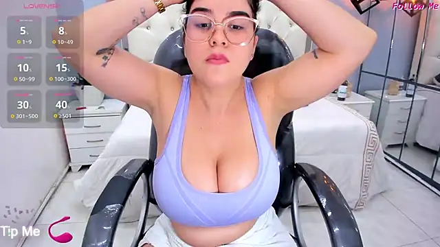 pearl_weet live cam on StripChat