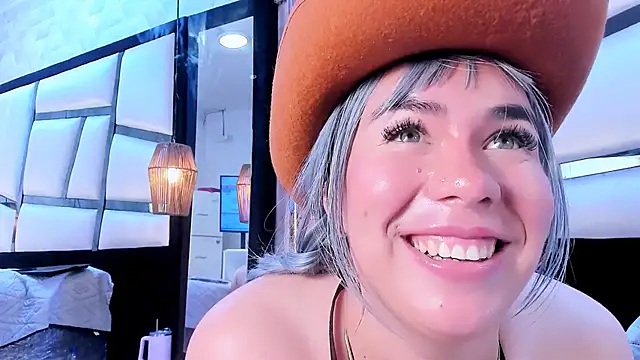 TessaCooper1 webcam