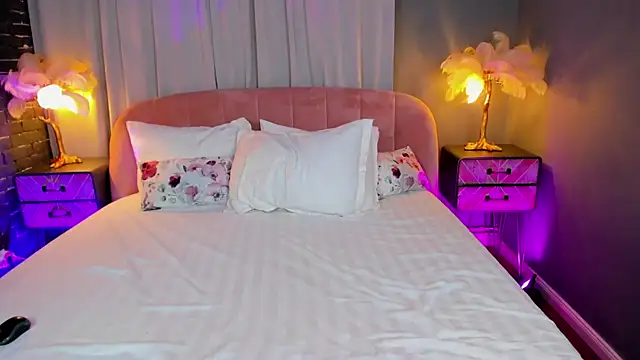 AmedeeaBanks Live Web Cam Show